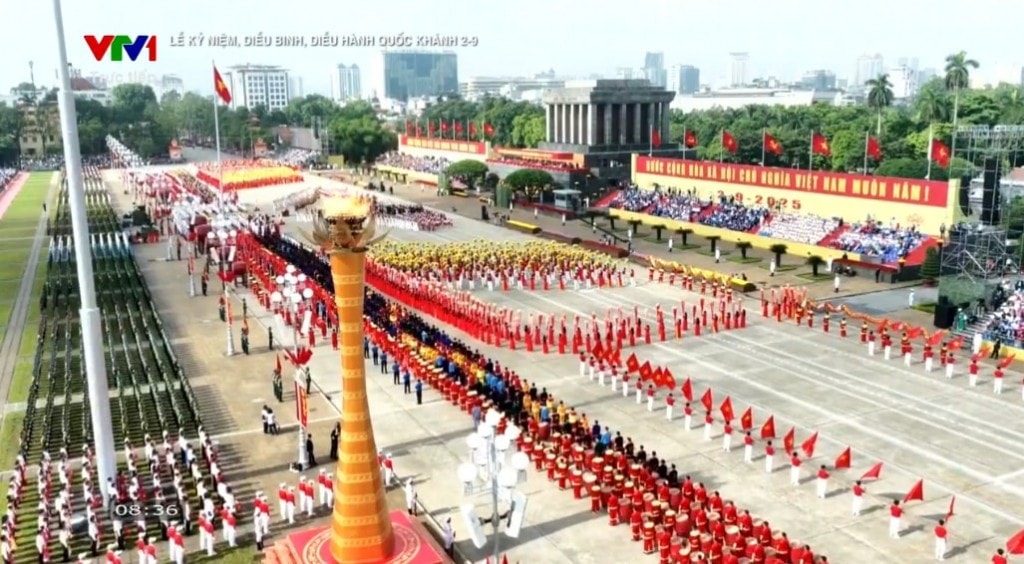 80 nghệ sỹ Bắc - Nam hoà giọng đồng diễn Khí phách Việt Nam 80 nghệ sỹ Bắc - Nam hoà giọng đồng diễn Khí phách Việt Nam
