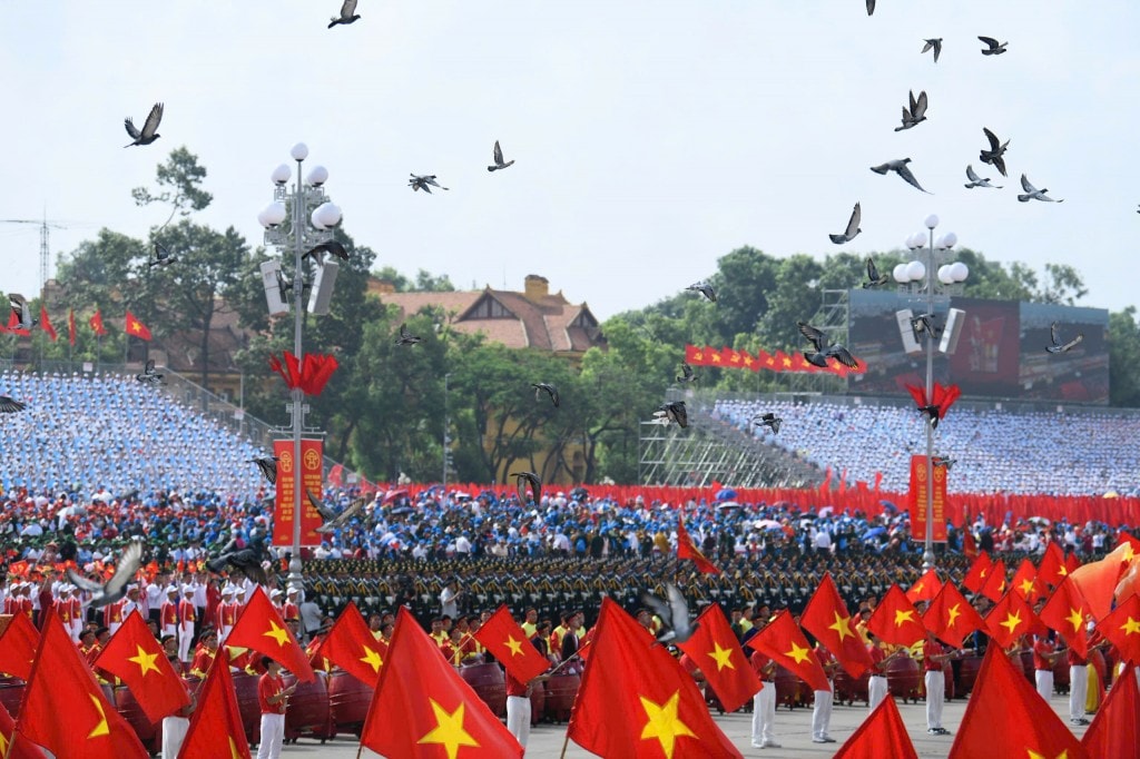 80 nghệ sỹ Bắc - Nam hoà giọng đồng diễn Khí phách Việt Nam 80 nghệ sỹ Bắc - Nam hoà giọng đồng diễn Khí phách Việt Nam