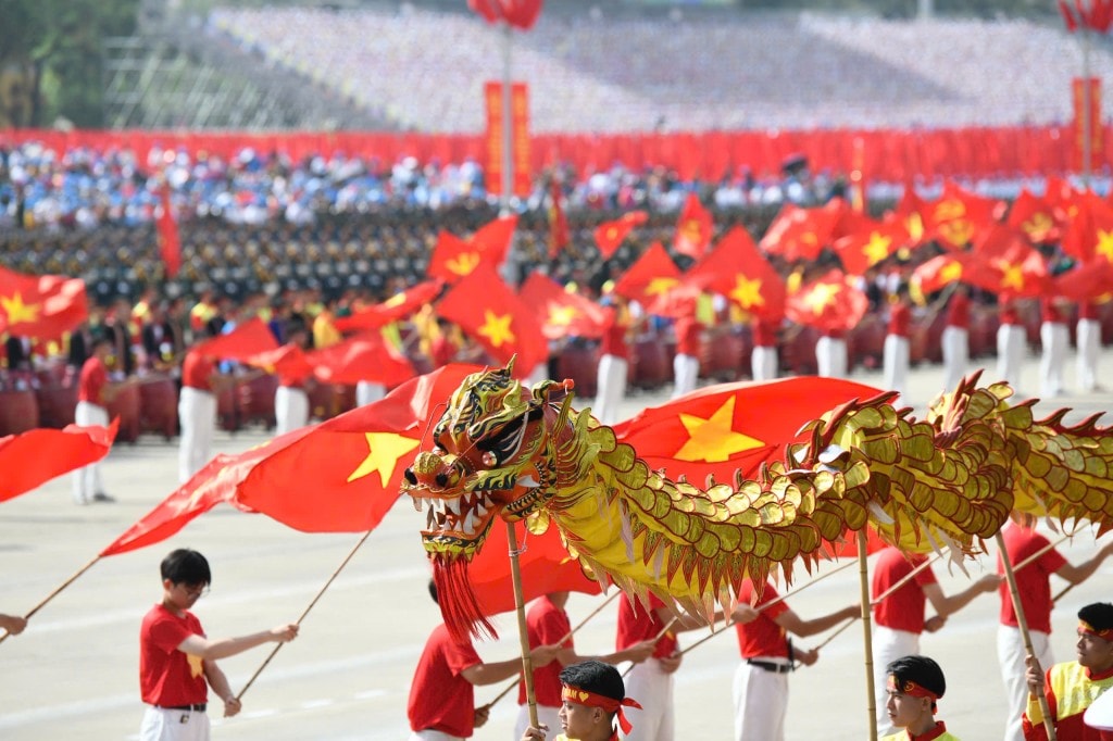 80 nghệ sỹ Bắc - Nam hoà giọng đồng diễn Khí phách Việt Nam 80 nghệ sỹ Bắc - Nam hoà giọng đồng diễn Khí phách Việt Nam