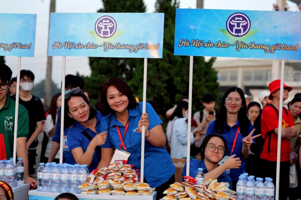 Nụ cười luôn thường trực trên gương mặt thanh niên tình nguyện
