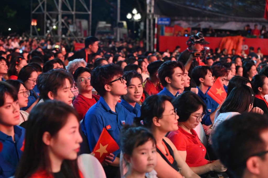 Đông đảo bạn trẻ 