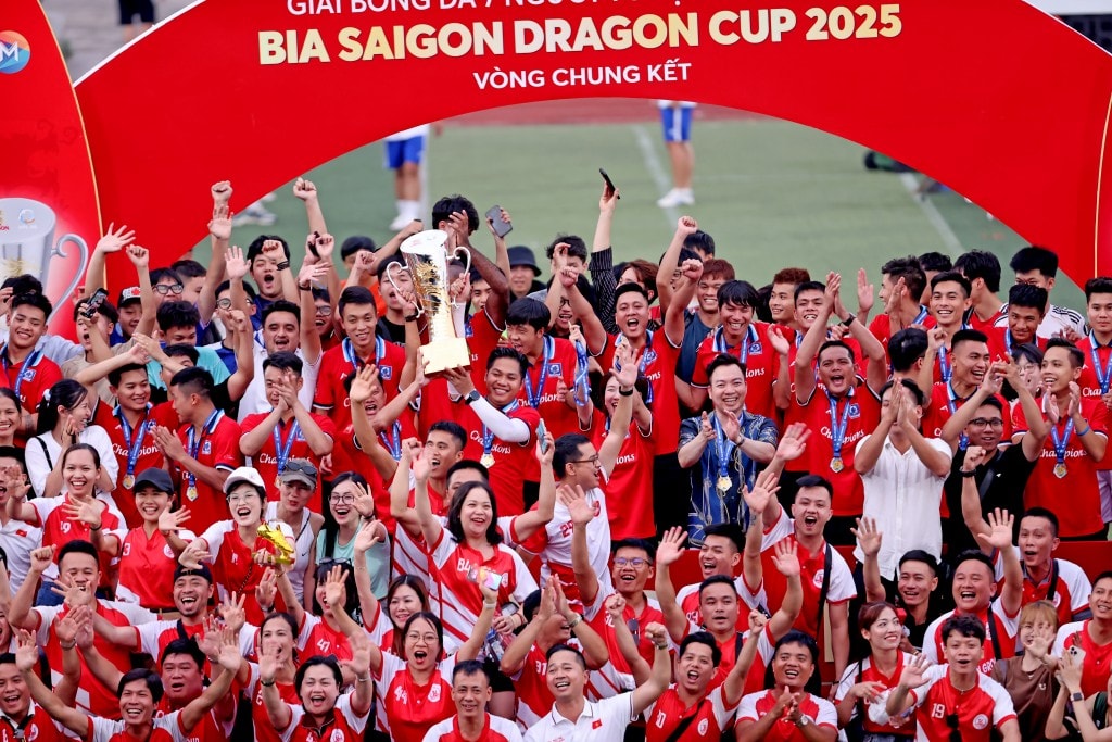 Cổ động viển Thiên Khôi FC ăn mừng chiến thắng