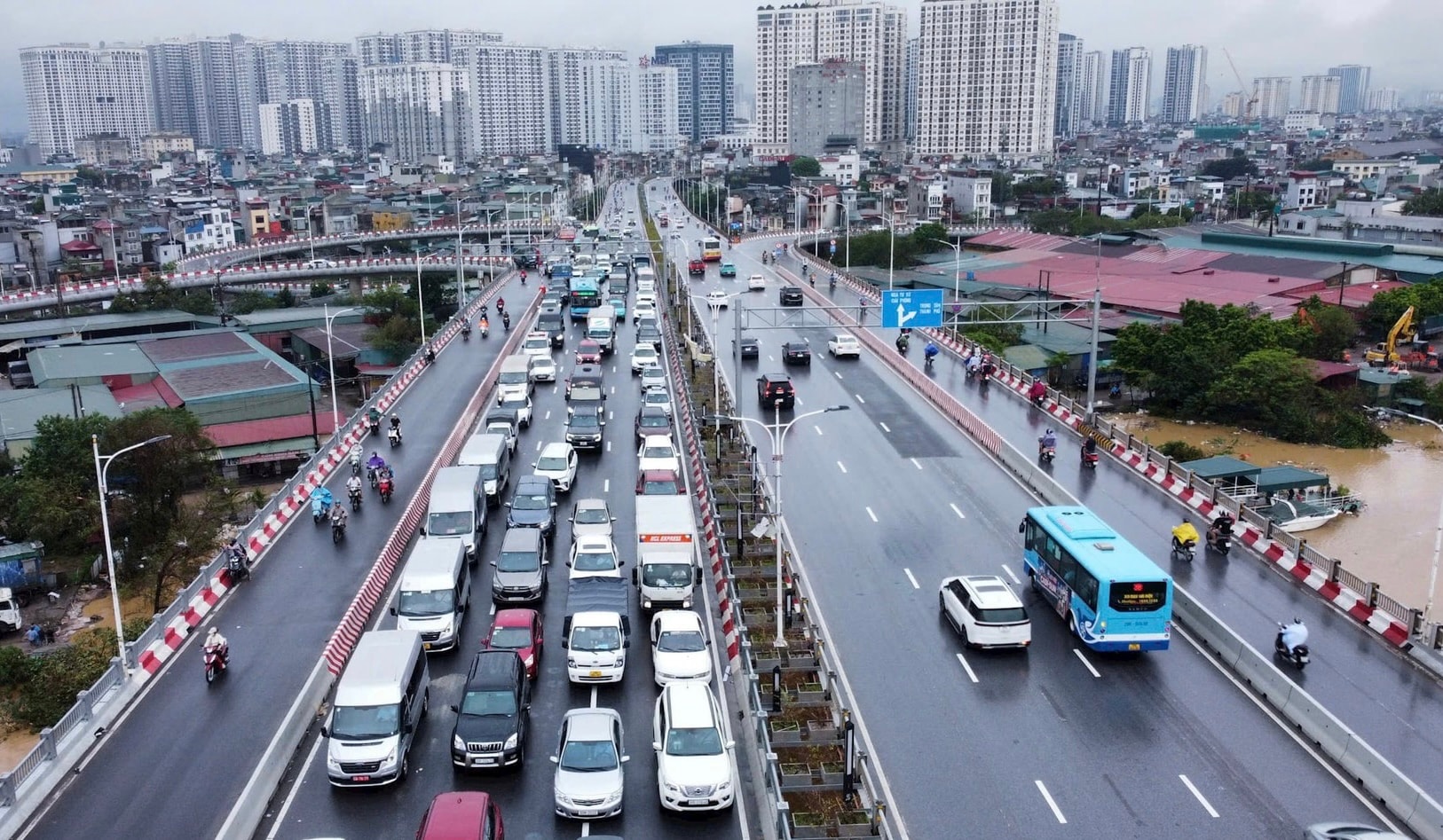 Cấm phương tiện có tải trọng trên 18 tấn từ cầu Vĩnh Tuy rẽ phải đi Nguyễn Khoái
