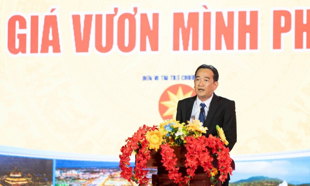 Chủ tịch UBND phường Rạch Giá Bùi Trung Thực phát biểu chào mừng và khai mạc chương trình