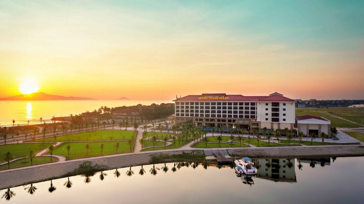 Khách sạn Mường Thanh Holiday Hội An trong dáng chiều hoàng hôn Khách sạn Mường Thanh Holiday Hội An trong dáng chiều hoàng hôn