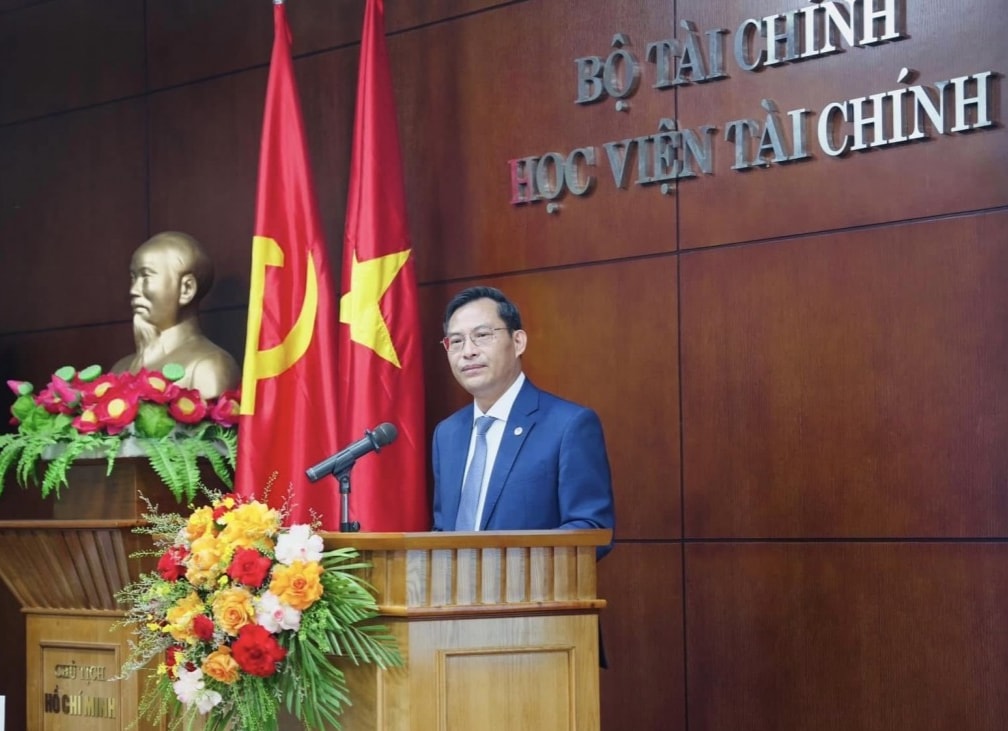 Theo TS. Bình: Sinh viên phải hiểu rằng tri thức không chỉ để lấy điểm số mà là hành trang theo suốt cuộc đời