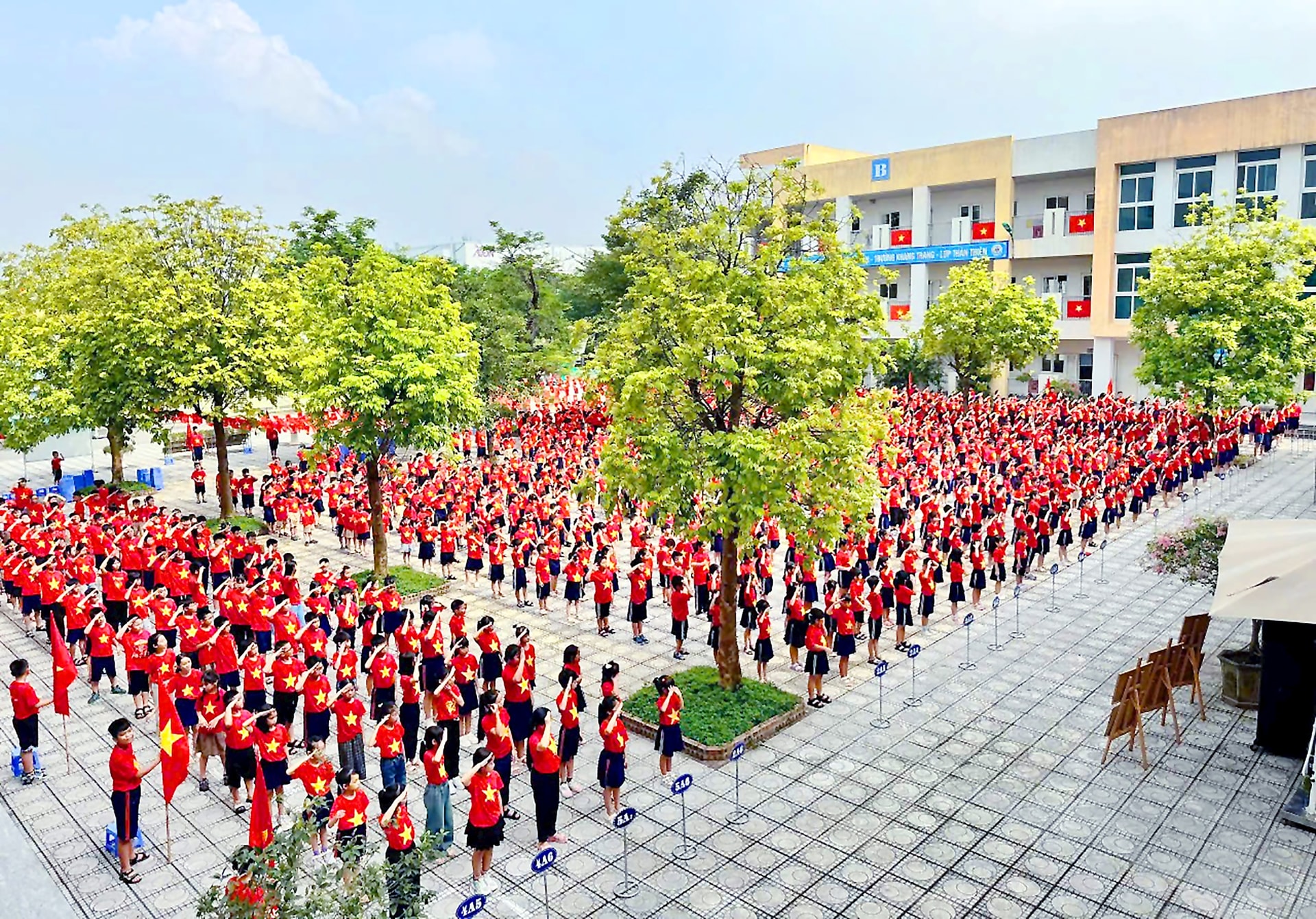 hoc-sinh-truong-tieu-hoc-doan-ket-phuong-long-bien-tap-luyen-san-sang-cho-le-khai-giang-nam-hoc-moi-2025-2026..jpg
