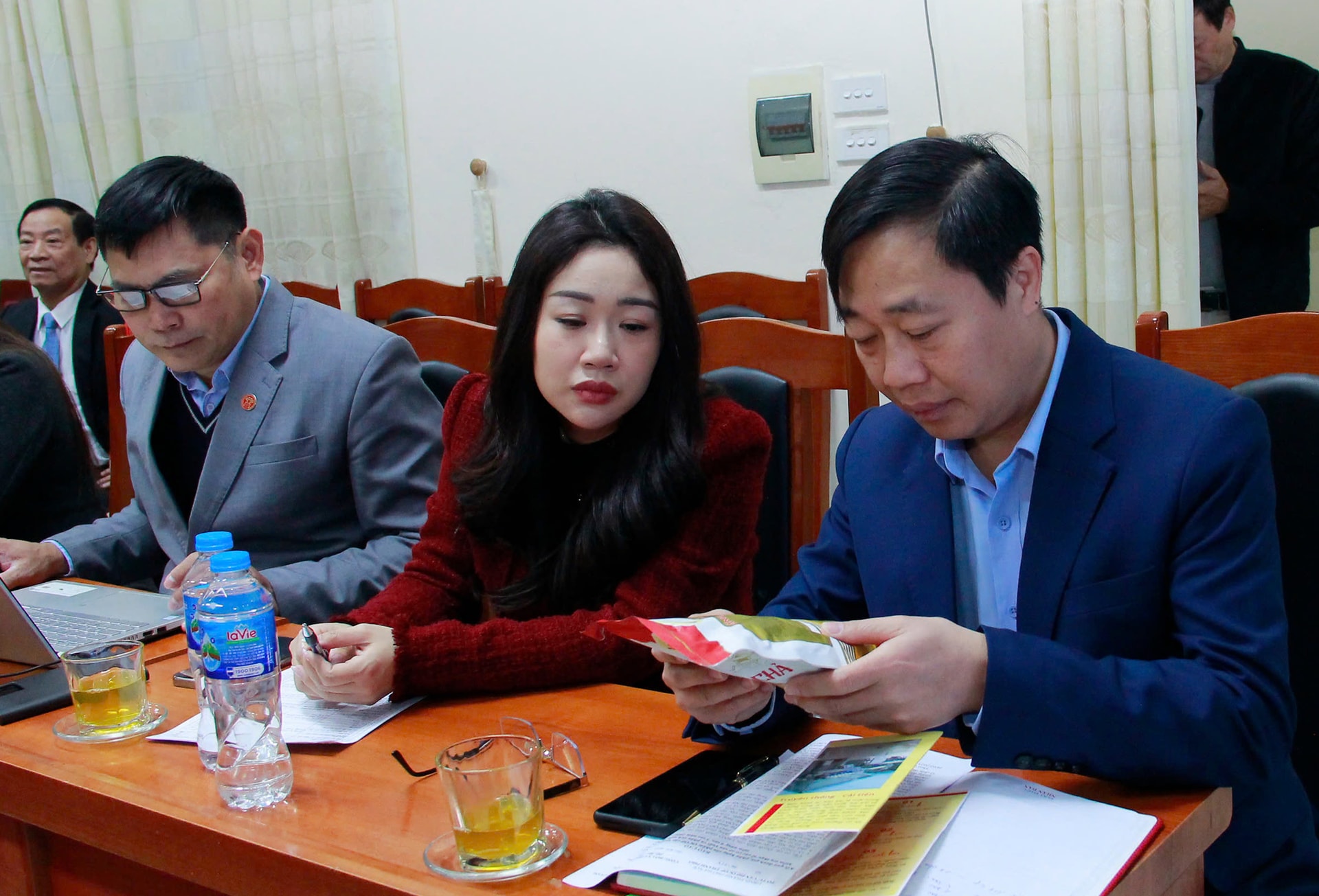 thanh-pho-ha-noi-danh-gia-cham-diem-ocop-cac-san-pham-banh-keo-cua-cong-ty-co-phan-banh-mut-keo-bao-minh..jpg