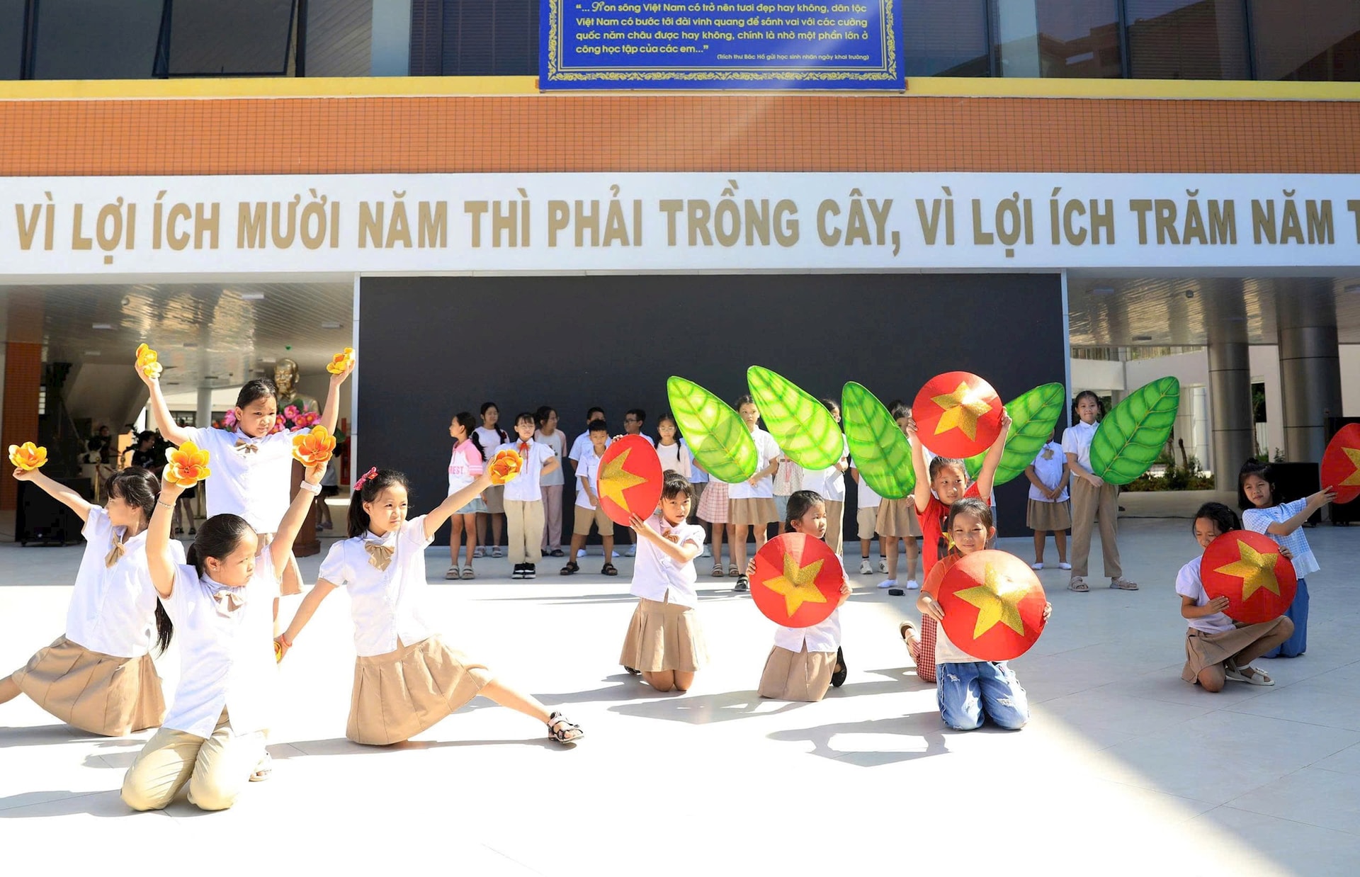 Hà Nội: Không còn thiếu trường lớp, thầy trò háo hức bước vào năm học mới