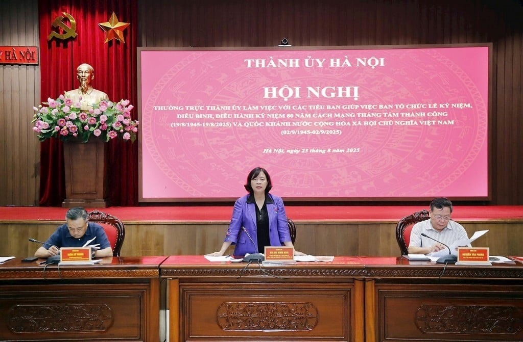 Bí thư Thành ủy Hà Nội Bùi Thị Minh Hoài phát biểu chỉ đạo Hội nghị Thường trực Thành ủy Hà Nội làm việc với các tiểu ban giúp việc Ban Tổ chức Lễ kỷ niệm, diễu binh, diễu hành