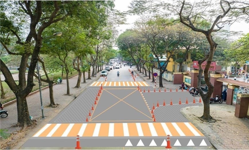 Trường tiểu học Nguyễn Du là 1 trong 3 khu vực được Sở GTVT Hà Nội thí điểm giải pháp bảo đảm an toàn giao thông trong khuôn khổ Dự án sáng kiến Bloomberg Philanthropies