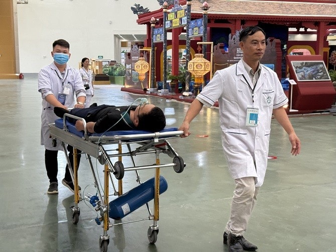 Các trường hợp nặng được chuyển viện kịp thời. Các trường hợp nặng được chuyển viện kịp thời.