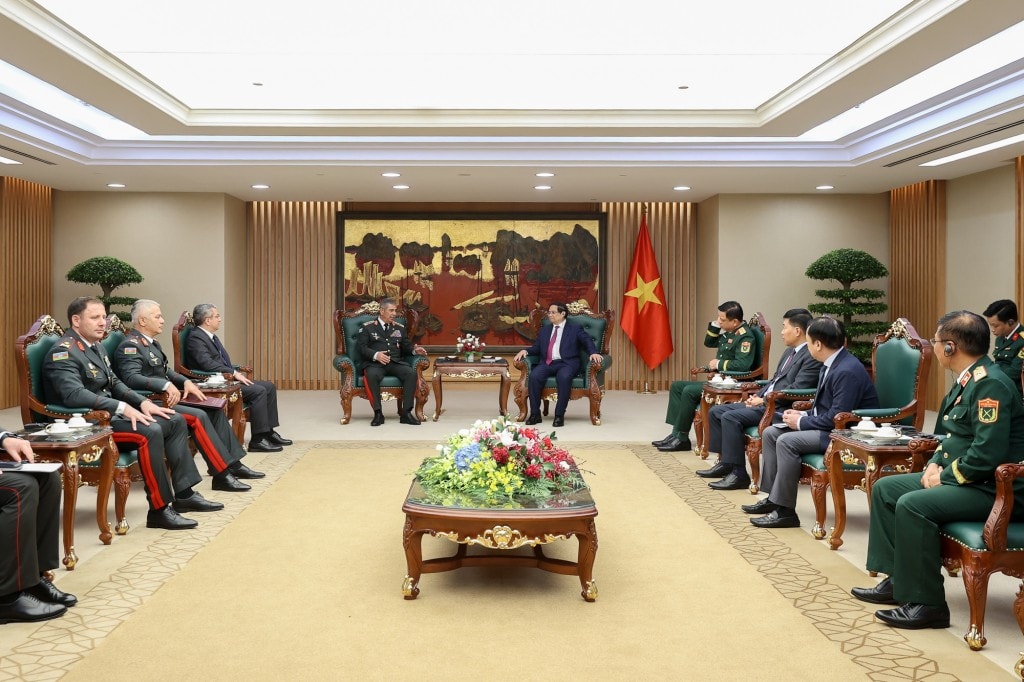 Bộ trưởng Bộ Quốc phòng Azerbaijan, Thượng tướng Zakir Hasanov nêu rõ lãnh đạo cấp cao Azerbaijan muốn tăng cường hợp tác với Việt Nam; khẳng định sẽ tích cực thúc đẩy hợp tác quốc phòng như Thủ tướng đã trao đổi, qua đó đóng góp thực chất, hiệu quả vào quan hệ giữa hai nước - Ảnh: VGP/Nhật Bắc Bộ trưởng Bộ Quốc phòng Azerbaijan, Thượng tướng Zakir Hasanov nêu rõ lãnh đạo cấp cao Azerbaijan muốn tăng cường hợp tác với Việt Nam; khẳng định sẽ tích cực thúc đẩy hợp tác quốc phòng như Thủ tướng đã trao đổi, qua đó đóng góp thực chất, hiệu quả vào quan hệ giữa hai nước - Ảnh: VGP/Nhật Bắc
