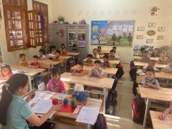 Bài 2: Thắp sáng niềm tin cho thầy trò vùng biên