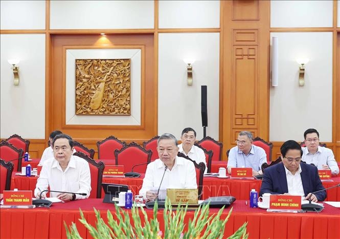 Bộ Chính trị cho ý kiến về công tác chuẩn bị Đại hội Đảng bộ Mặt trận Tổ quốc, các đoàn thể Trung ương