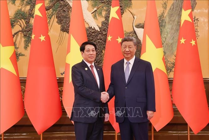 Chủ tịch nước Lương Cường hội đàm với Tổng Bí thư, Chủ tịch Trung Quốc Tập Cận Bình