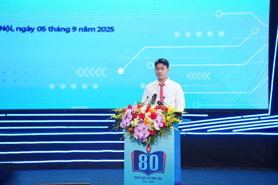 Kiều Tuấn Định, sinh viên Đại học Bách khoa Hà Nội phát biểu. Ảnh: MOET
