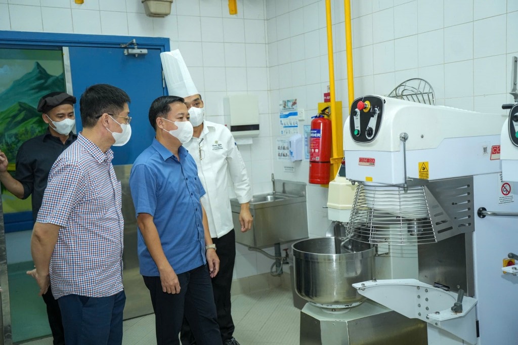 Khu vực làm bánh ngăn nắp, sạch sẽ Khu vực làm bánh ngăn nắp, sạch sẽ