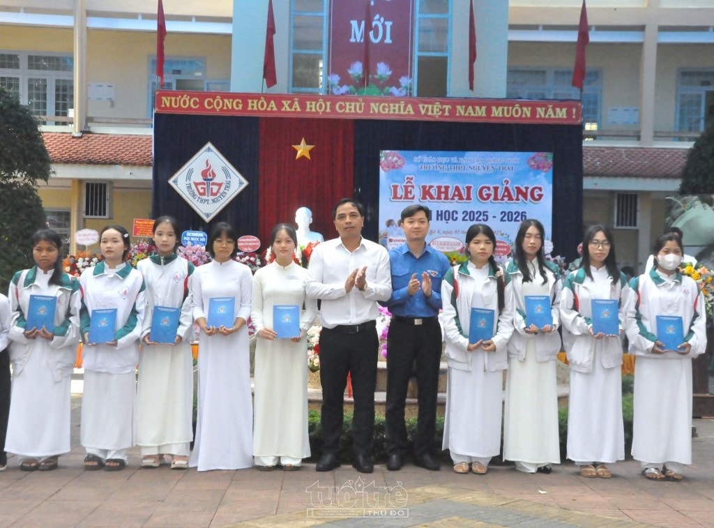 Bí thư TW Đoàn Nguyễn Minh Triết dự lễ khai giảng vùng biên giới