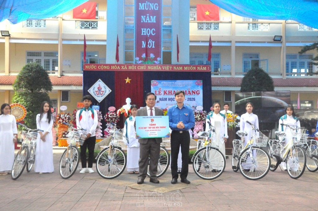 Bí thư TW Đoàn Nguyễn Minh Triết dự lễ khai giảng vùng biên giới