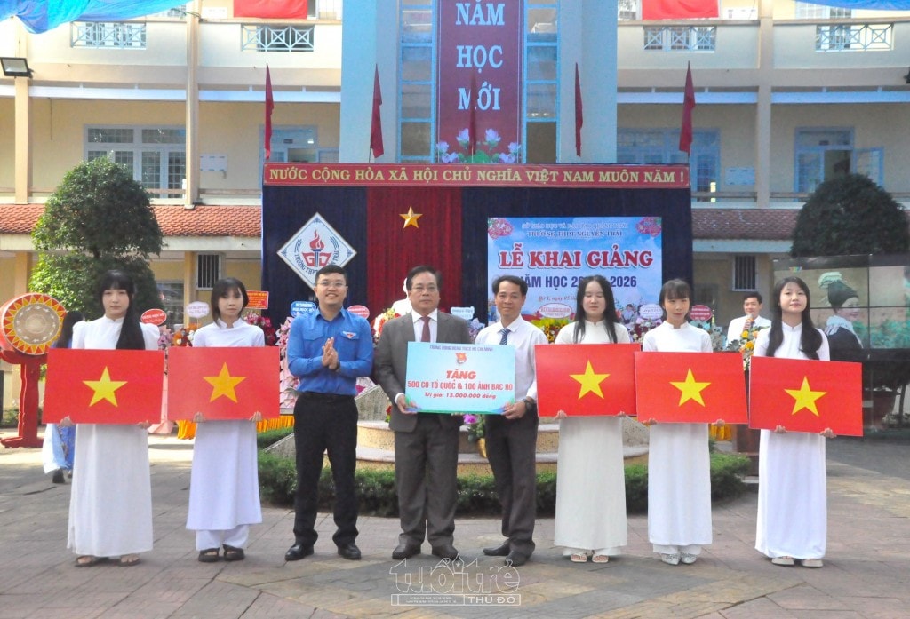 Bí thư TW Đoàn Nguyễn Minh Triết dự lễ khai giảng vùng biên giới