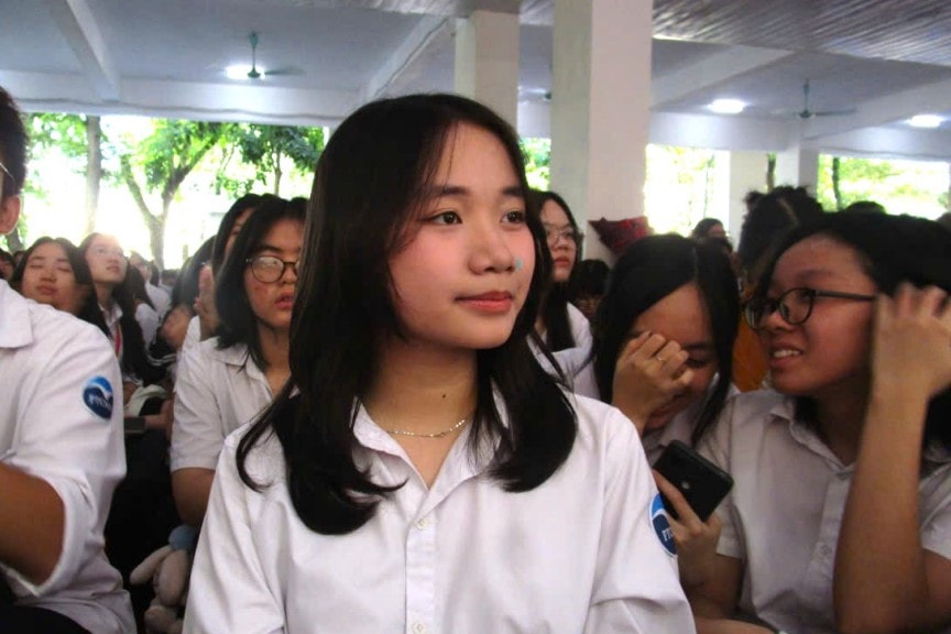 Bạn trẻ Phạm Diệp Chi tại lễ khai giảng 