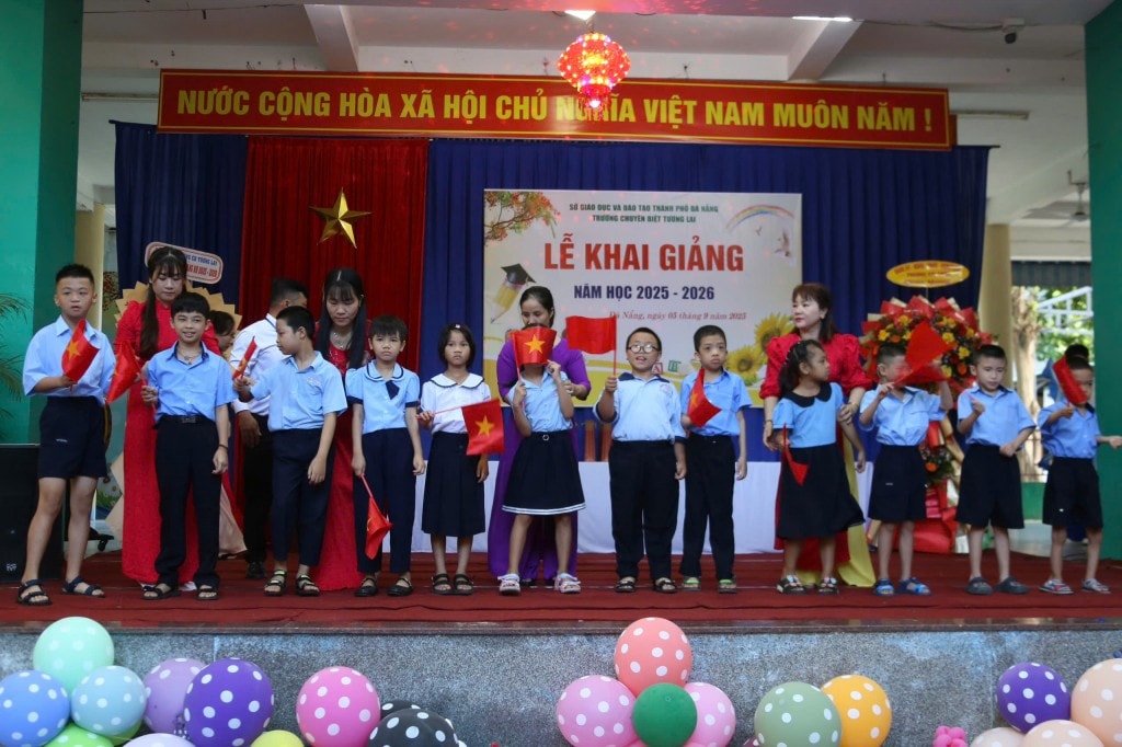 Trường chuyên biệt Tương Lai là cơ sở giáo dục cho các trẻ em tự kỷ, khiếm thính, chậm phát triển trí tuệ và một số dạng khuyết tật khác (Ảnh Út Vũ) Trường chuyên biệt Tương Lai là cơ sở giáo dục cho các trẻ em tự kỷ, khiếm thính, chậm phát triển trí tuệ và một số dạng khuyết tật khác (Ảnh Út Vũ)