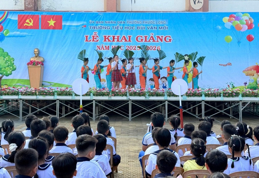 Tiết mục văn nghệ tại trường Bùi Văn Mới , phường Phước Long