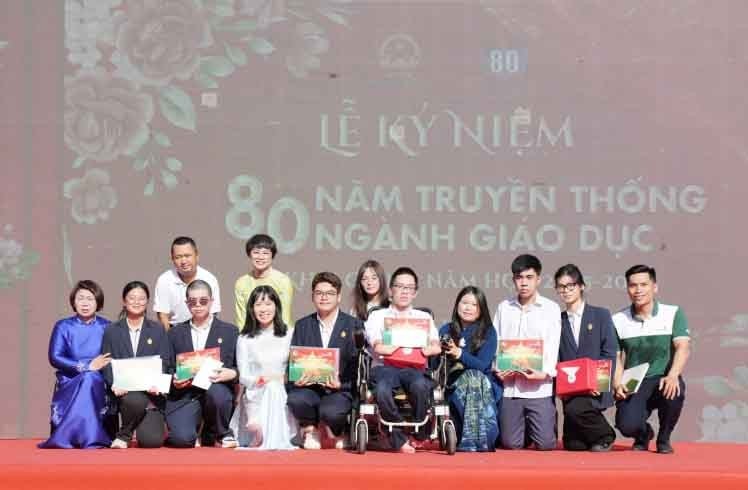 Những gương mặt ấn tượng, tiêu biểu cho học sinh THPT Việt Đức được vinh danh trong lễ khai giảng