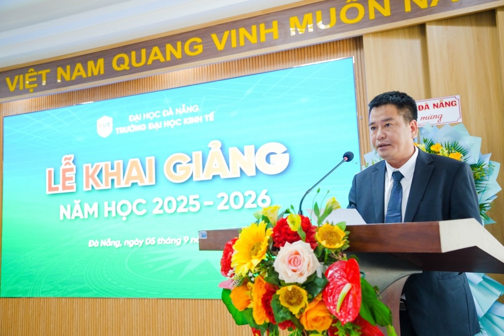 PGS.TS. Đoàn Ngọc Phi Anh, Phó Hiệu trưởng Trường Đại học Kinh tế - Đại học Đà Nẵng phát biểu tại buổi lễ