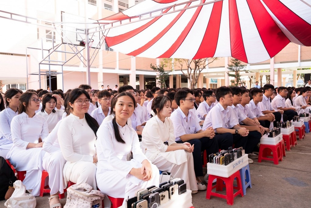 Học sinh Trường THPT Chuyên Thoại Ngọc Hầu dự lễ khai giảng năm học 2025 – 2026 Học sinh Trường THPT Chuyên Thoại Ngọc Hầu dự lễ khai giảng năm học 2025 – 2026