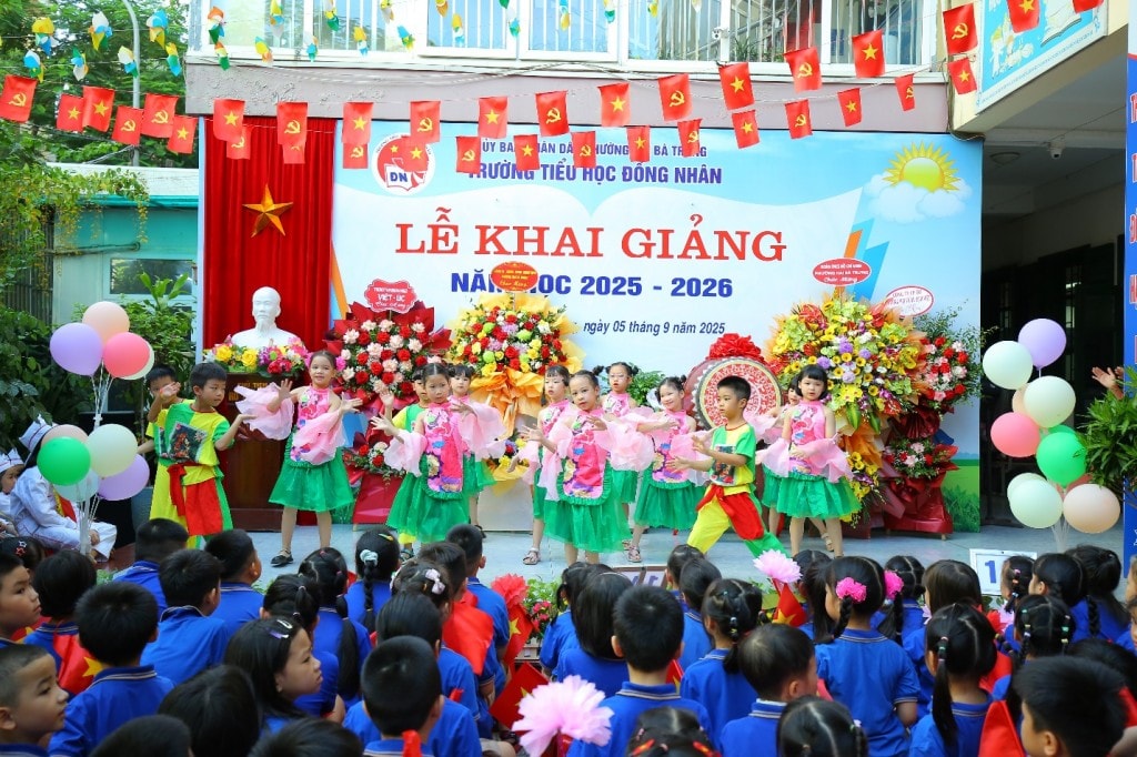 Lễ khai giảng tưng bừng với sự chuẩn bị kỹ lưỡng từ thầy và trò trường tiểu học Đồng Nhân trong sáng ngày 5/9/2025.