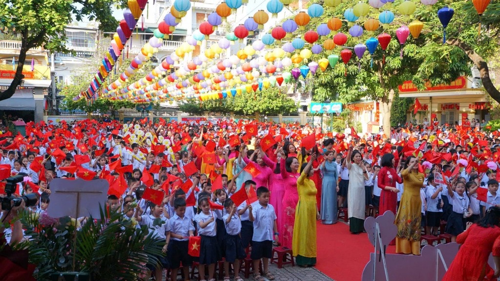 Thầy trò trường Tiểu học Văn Yên, phường Hà Đông, Hà Nội trong lễ khai giảng năm học mới 2025 - 2026