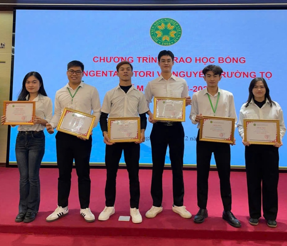 Nam đạt nhiều thành tích trong học tập