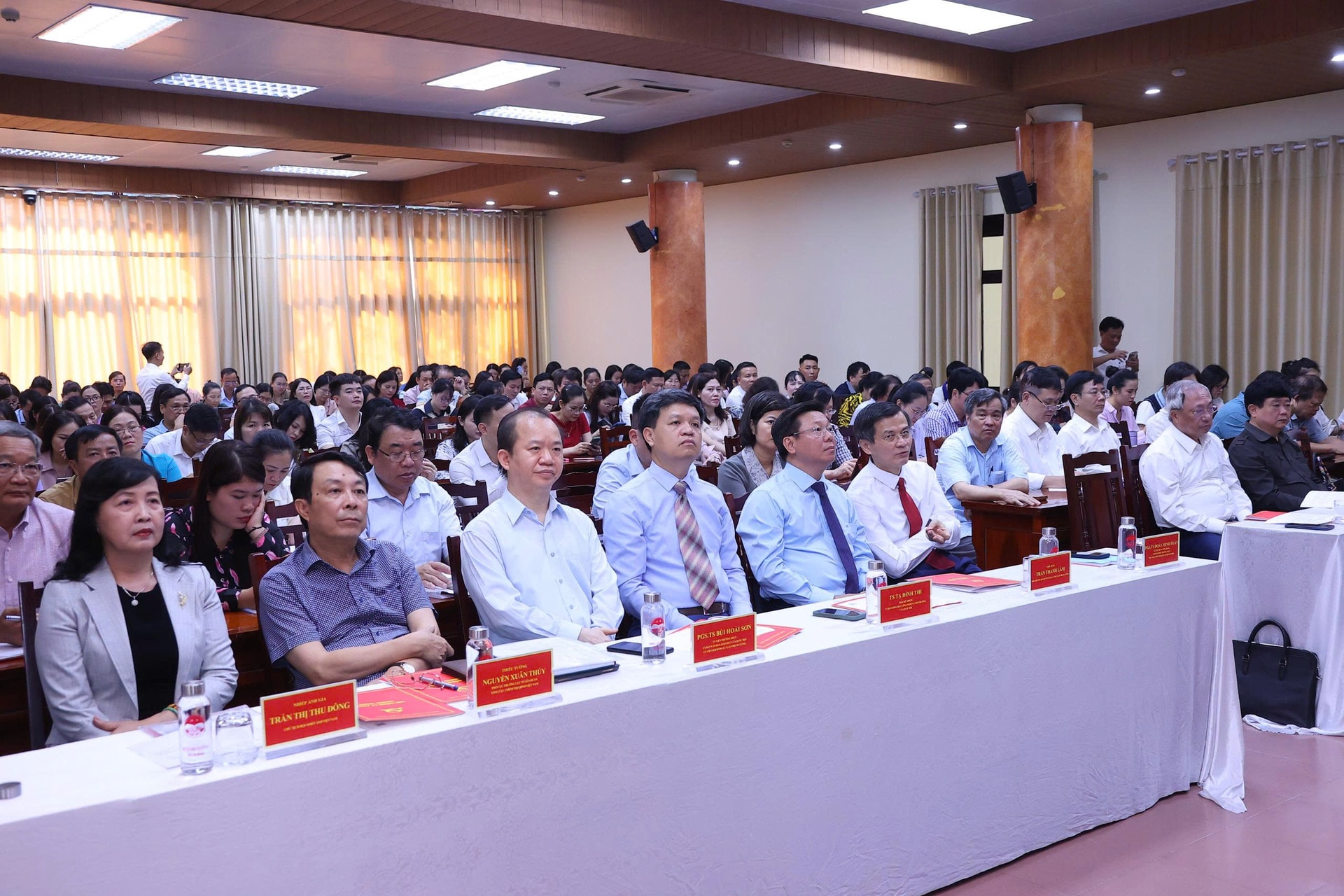 dai-bieu-tap-huan.jpg