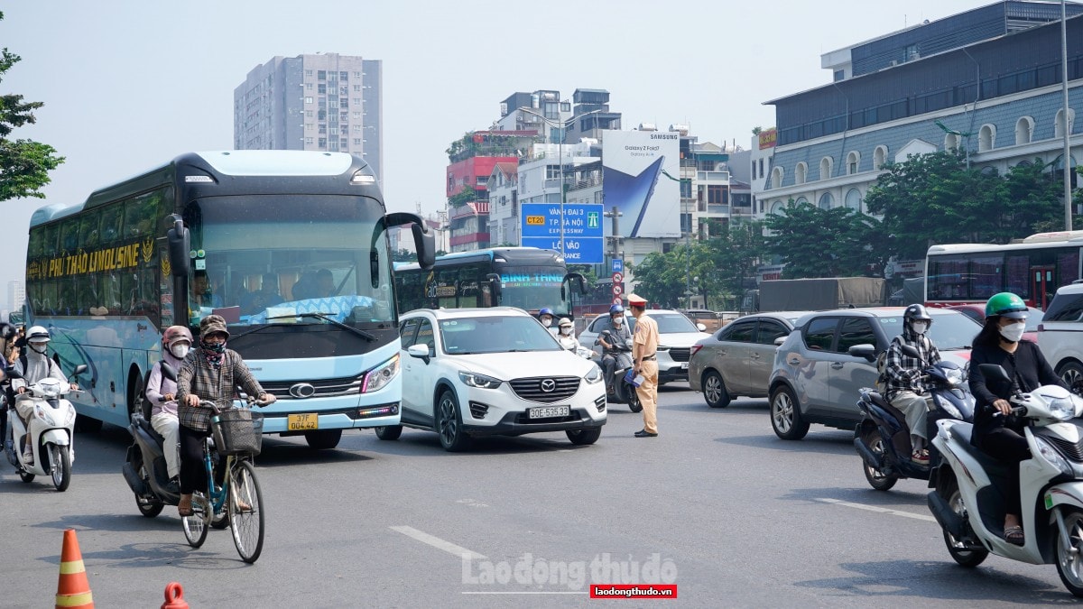 Tăng cường xử phạt xe đi vào làn khẩn cấp tại đường Vành đai 3 trên cao