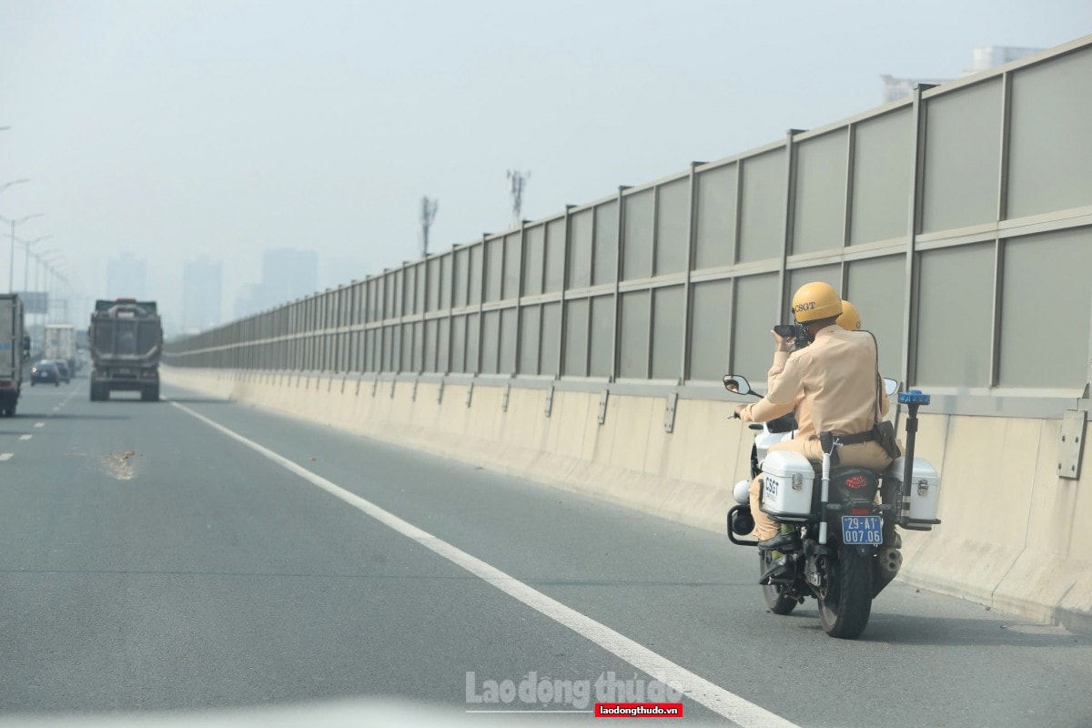 Tăng cường xử phạt xe đi vào làn khẩn cấp tại đường Vành đai 3 trên cao