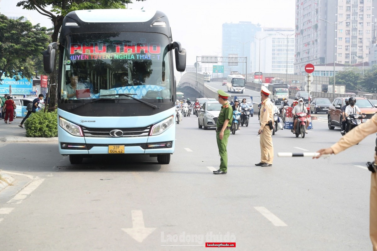 Tăng cường xử phạt xe đi vào làn khẩn cấp tại đường Vành đai 3 trên cao