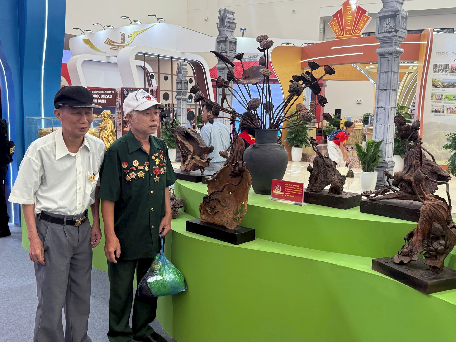 trien-lam-dong-anh-2.jpg