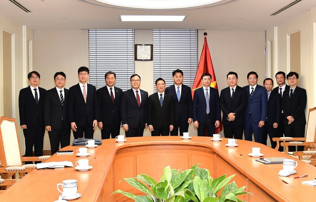 Phó Thủ tướng Hồ Đức Phớc và Ngài Đại sứ Hàn Quốc Choi Young Sam cùng các doanh nghiệp Hàn Quốc tại buổi tiếp - Ảnh: VGP/Đức Mạnh
