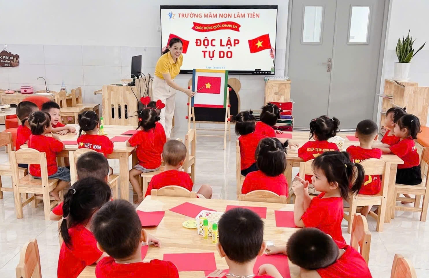 From the 2025-2026 school year, preschool and secondary school students across the country will be exempt from tuition fees.-in the photo of a class at Lam Tien Kindergarten, Xa Thu Lam-.-anh-quang-thai.jpg