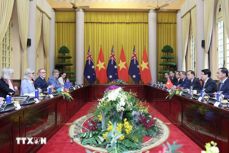 Chủ tịch nước Lương Cường và Toàn quyền Australia Sam Mostyn chụp ảnh lưu niệm trước khi hội đàm. ảnh TTXVN