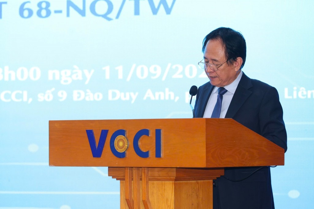 Tổng Biên tập Tạp chí Luật sư Việt Nam Đặng Ngọc Luyến phát biểu khai mạc diễn đàn
