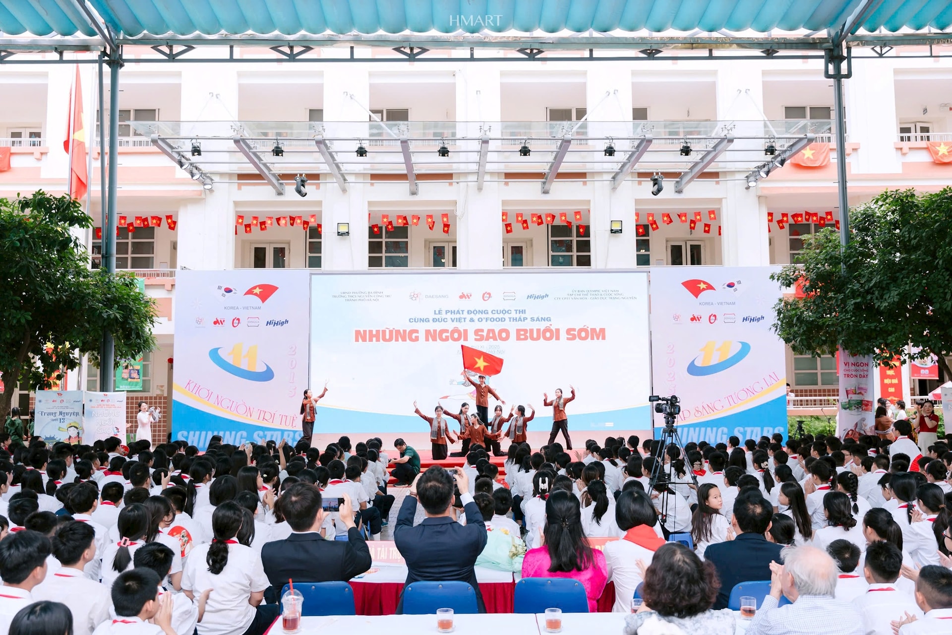 1209-phat-dong-nhung-ngoi-sao-buoi-som-2.jpg