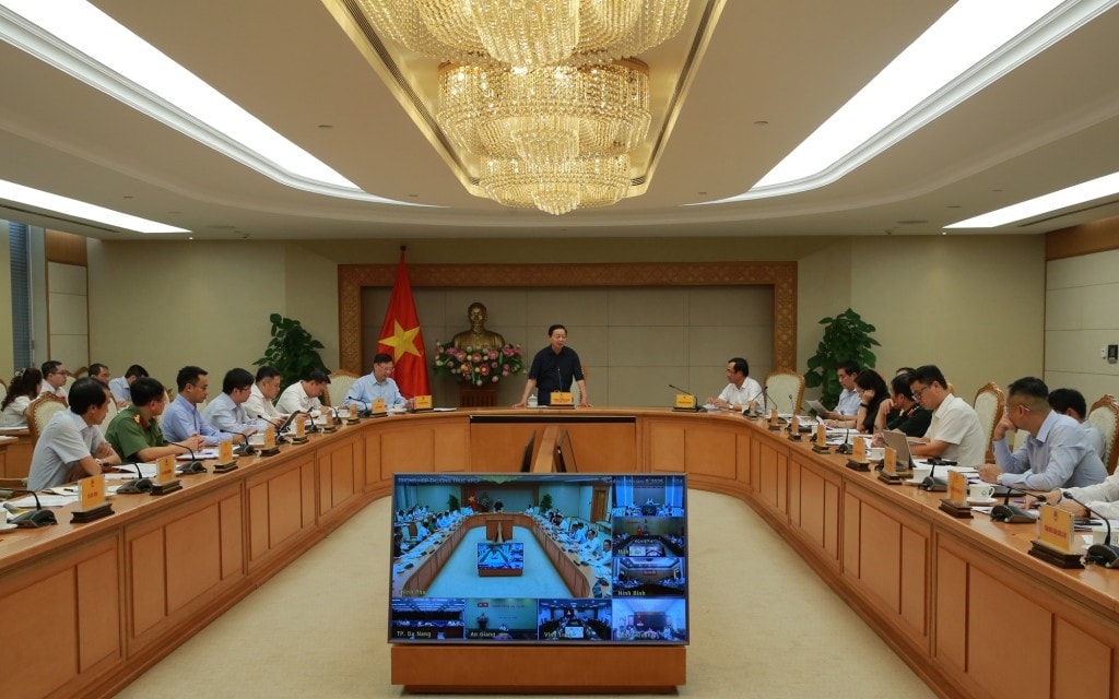 Phó Thủ tướng Trần Hồng Hà chủ trì cuộc họp về báo cáo đề xuất chủ trương đầu tư chương trình mục tiêu quốc gia xây dựng nông thôn mới và giảm nghèo bền vững giai đoạn 2026-2035; Dự thảo Nghị định quy định chuẩn nghèo đa chiều giai đoạn 2026-2030 - Ảnh: VGP/Minh Khôi