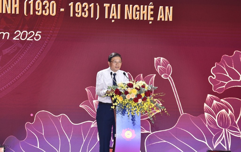 Chủ tịch UBND tỉnh Nghệ An Lê Hồng Vinh trình bày diễn văn tại buổi lễ - Ảnh: VGP/Giang Thanh