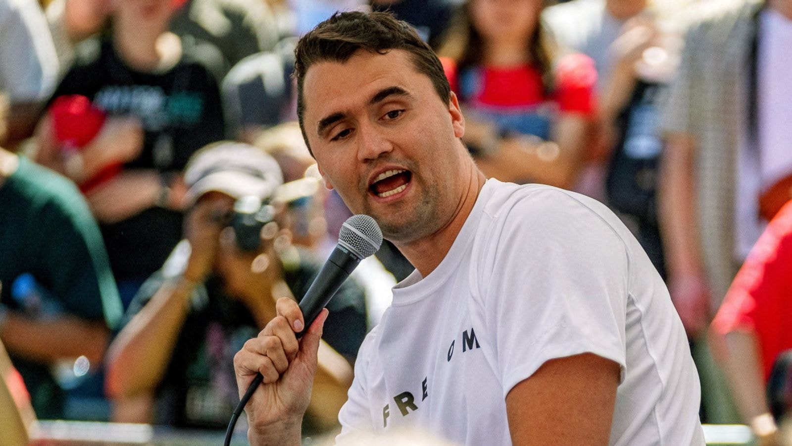 Mỹ treo thưởng 100.000 USD truy tìm kẻ ám sát nhà hoạt động Charlie Kirk
