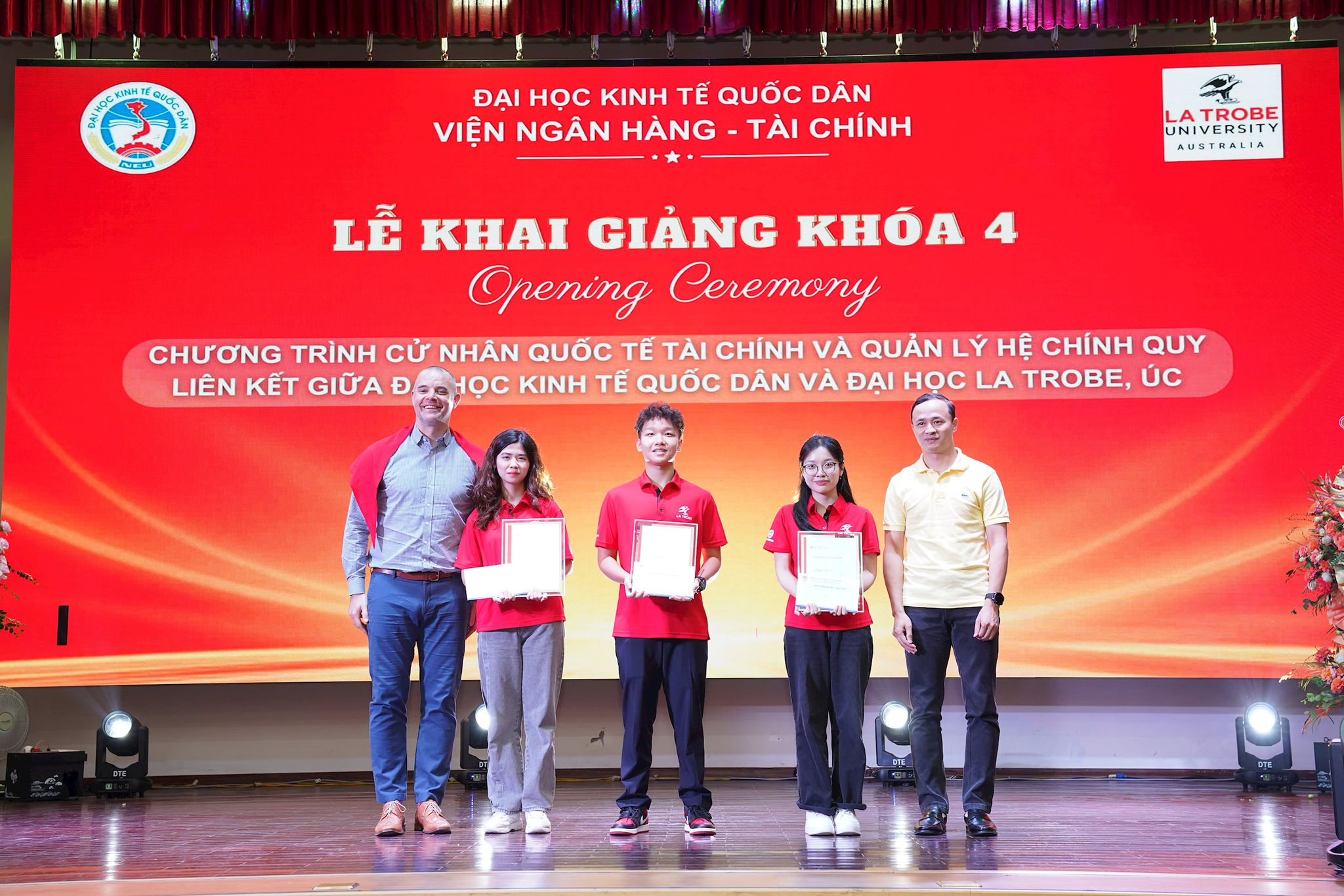 1309-dh-kinh-te-quoc-dan-2.jpg