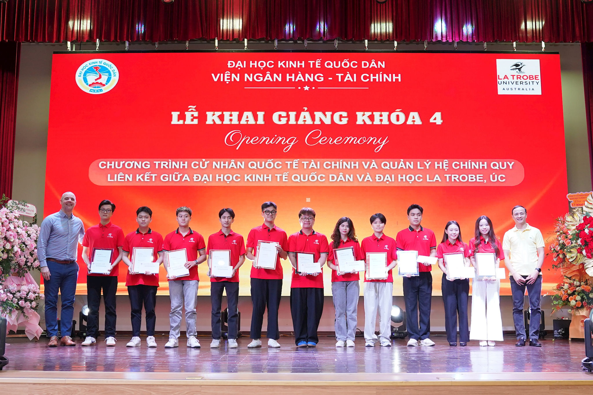 1309-dh-kinh-te-quoc-dan-3.jpg