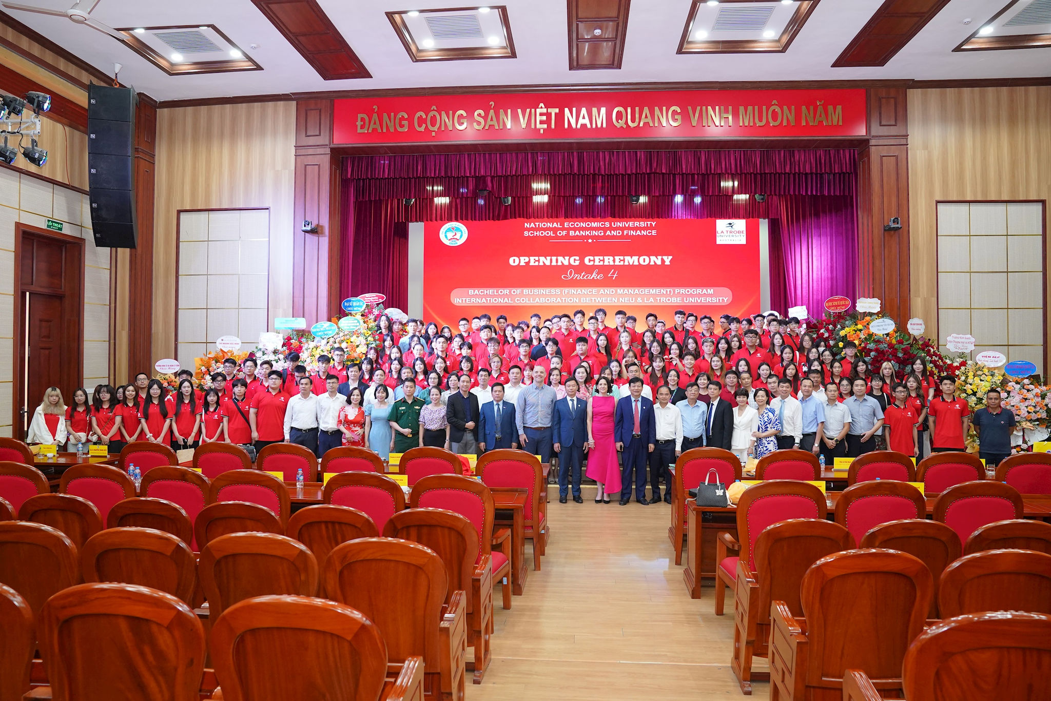 1309-dh-kinh-te-quoc-dan-4.jpg